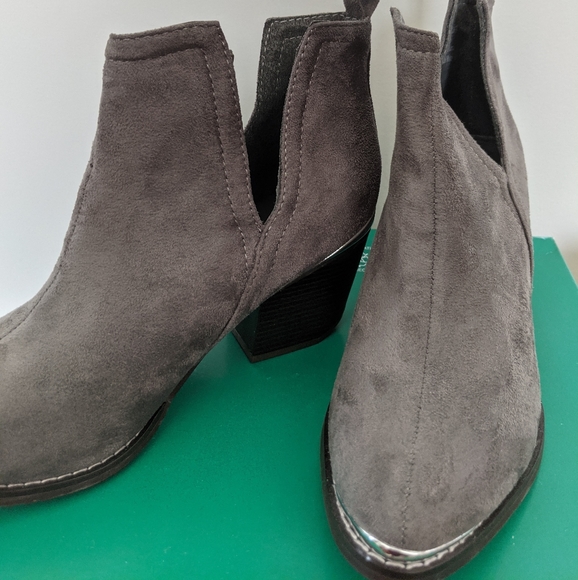 Shoes - Grey suede leather booties